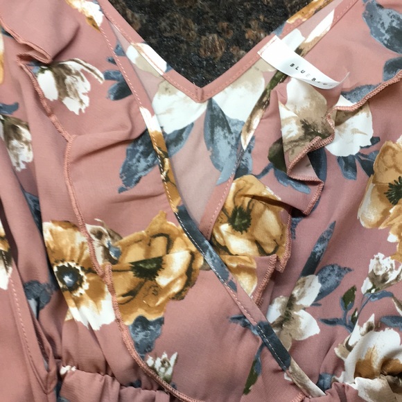 NWT Floral Cold Shoulder Romper - Picture 5 of 6